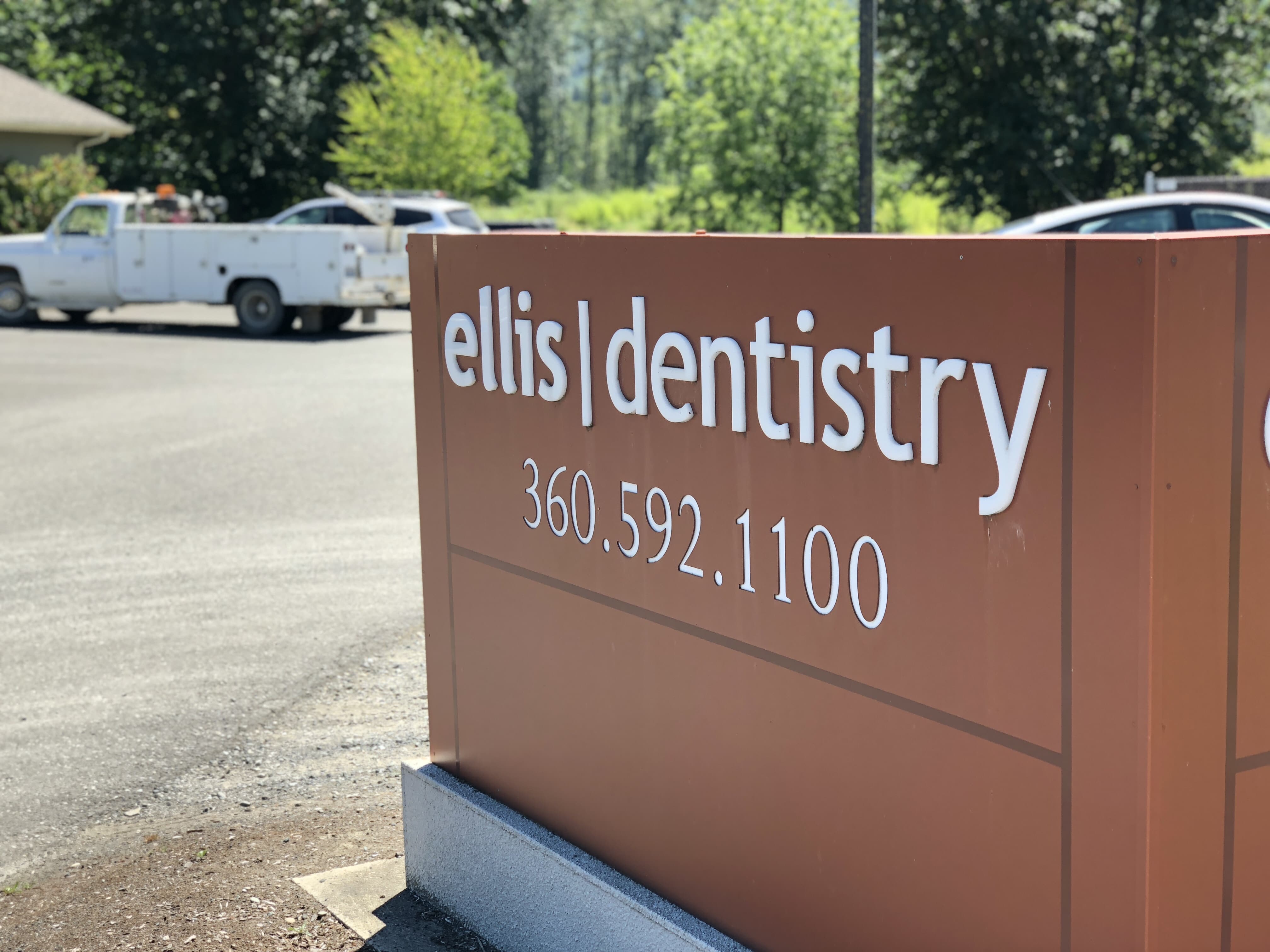 Ellis Dentistry Sign